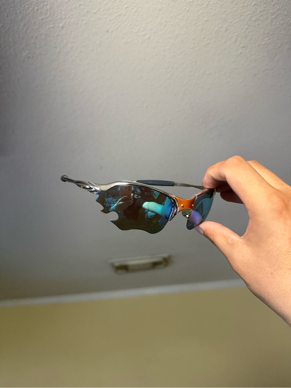 Brown and Blue Sport Sunglasses with Mirrored Lenses o”